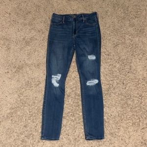 HOLLISTER SIZE 7 BLUE JEANS